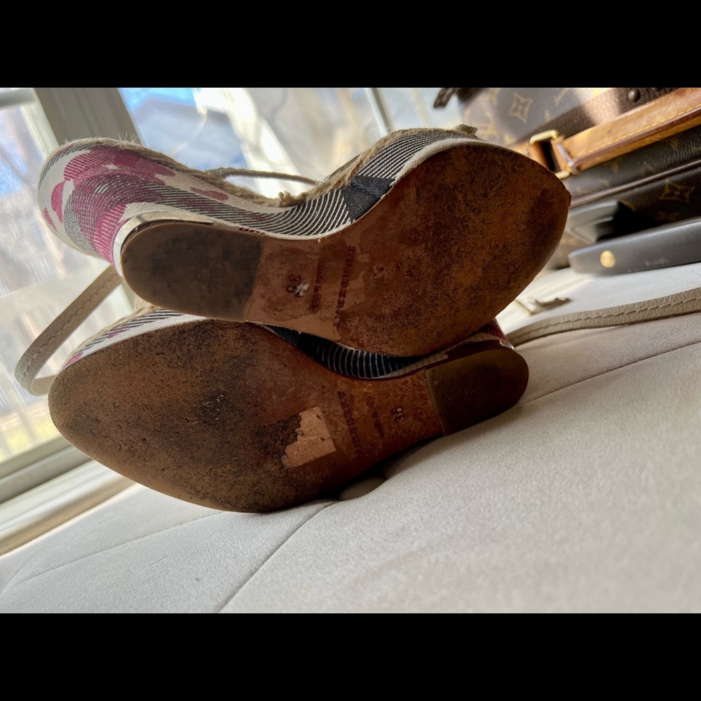 Burberry Sandals - Picture 12 of 16